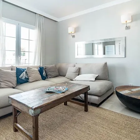 Captivating Coastal Townhouse In Aloha Pueblo With Amazing Mountain Views Holiday home