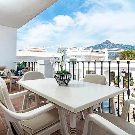 Captivating Coastal Townhouse In Aloha Pueblo With Amazing Mountain Views Holiday home Marbella