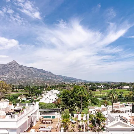 Holiday home Captivating Coastal Townhouse In Aloha Pueblo With Amazing Mountain Views Marbella