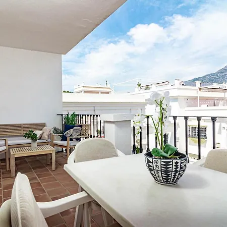 Captivating Coastal Townhouse In Aloha Pueblo With Amazing Mountain Views Holiday home Marbella