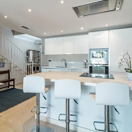 Captivating Coastal Townhouse In Aloha Pueblo With Amazing Mountain Views Holiday home Marbella