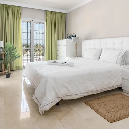 Holiday home Captivating Coastal Townhouse In Aloha Pueblo With Amazing Mountain Views Marbella